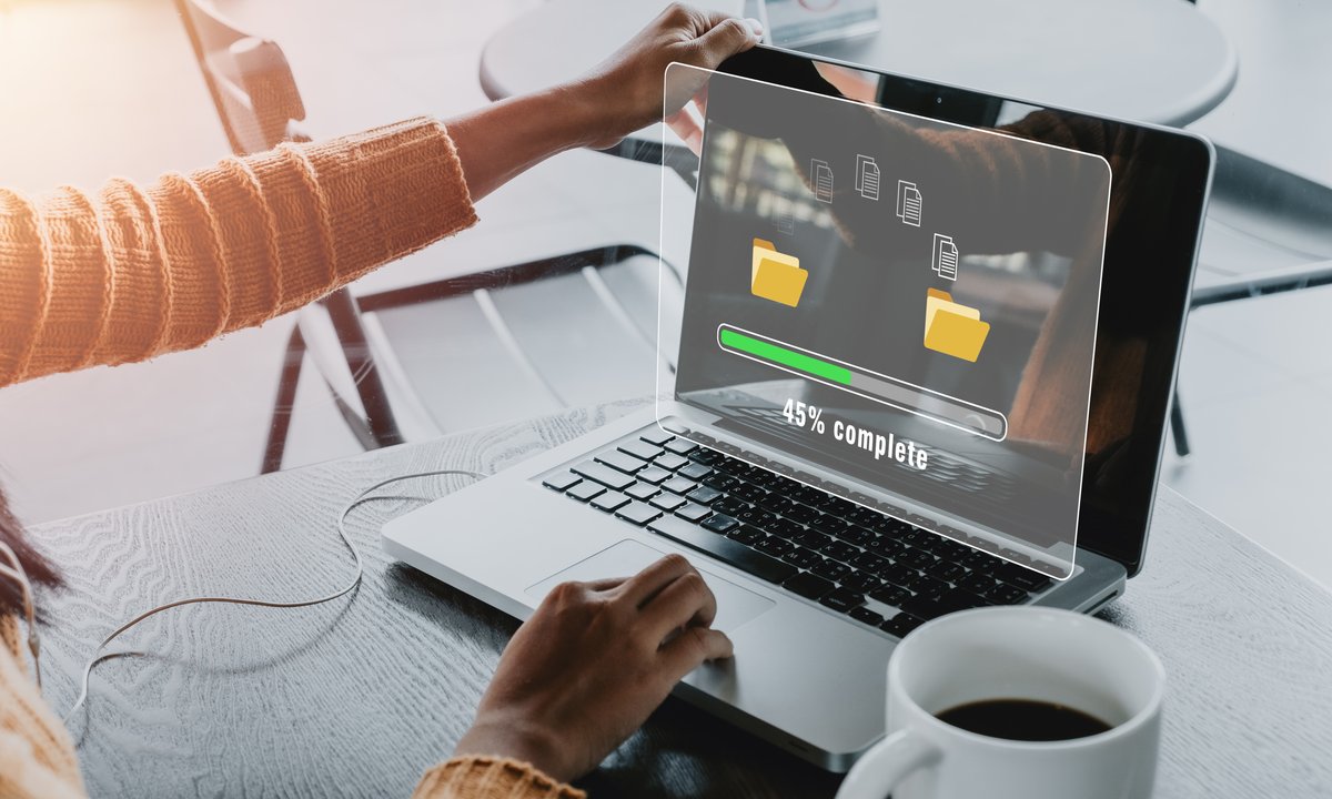 Jak prawidłowo ładować laptop? Tylko taka kolejność jest dobra dla baterii