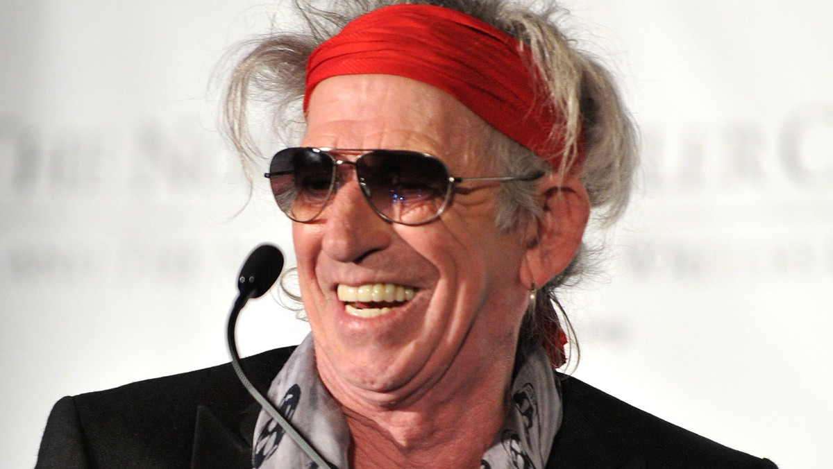 Gitarzysta The Rolling Stones powraca do zdrowia po niedawnej operacji oczu.