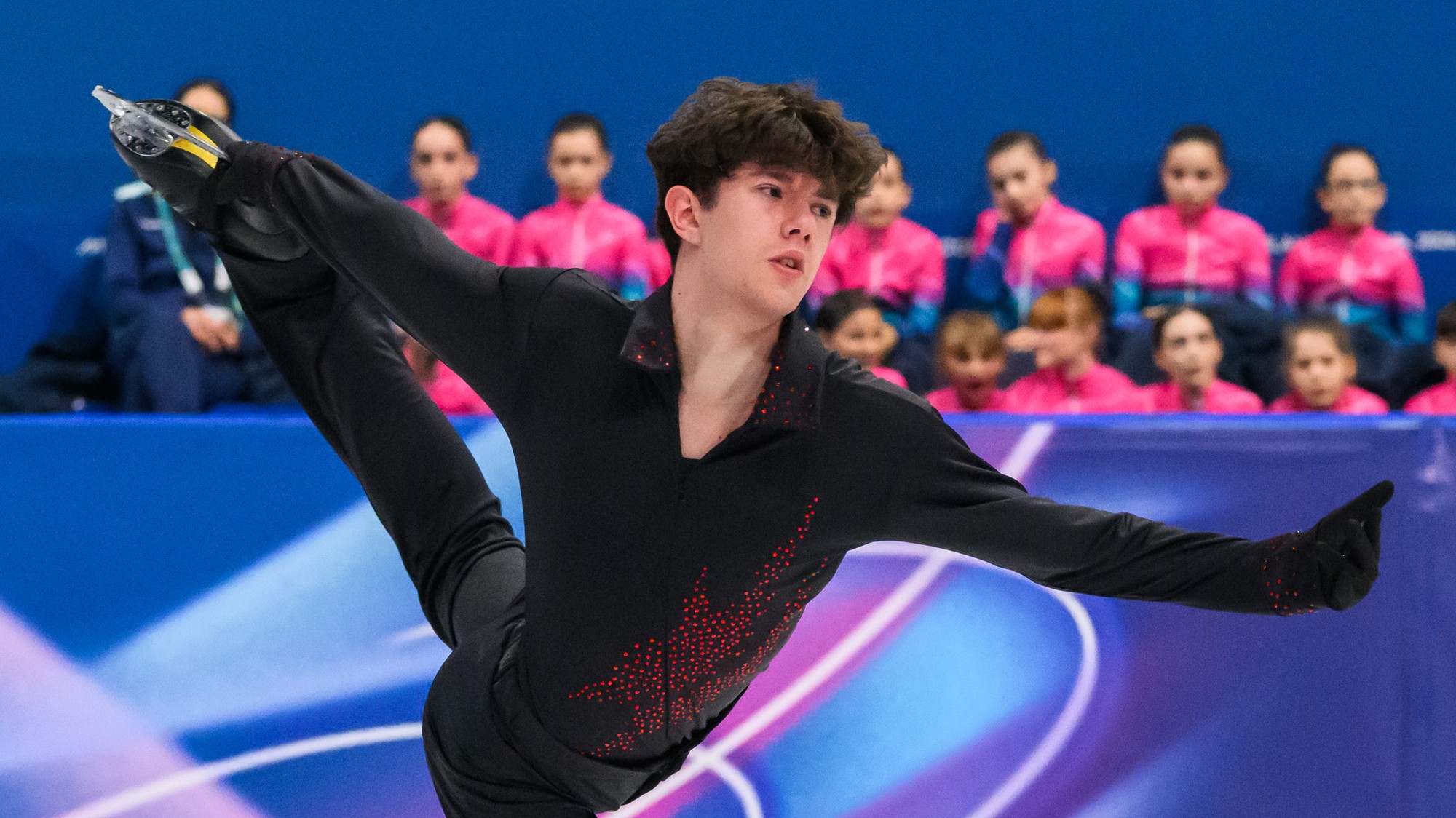 Slovenský krasokorčuliar Adam Hagara na XXV. zimných olympijských hrách v Miláne.