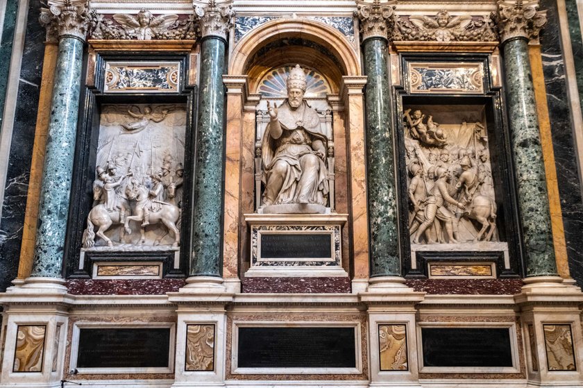 They showed what the grave of Pope Francis would look like. Only one word