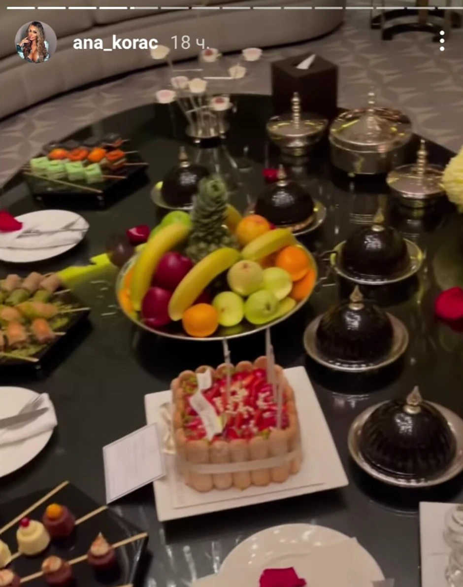 Bogata trpeza na Sorajinom rođendanu
