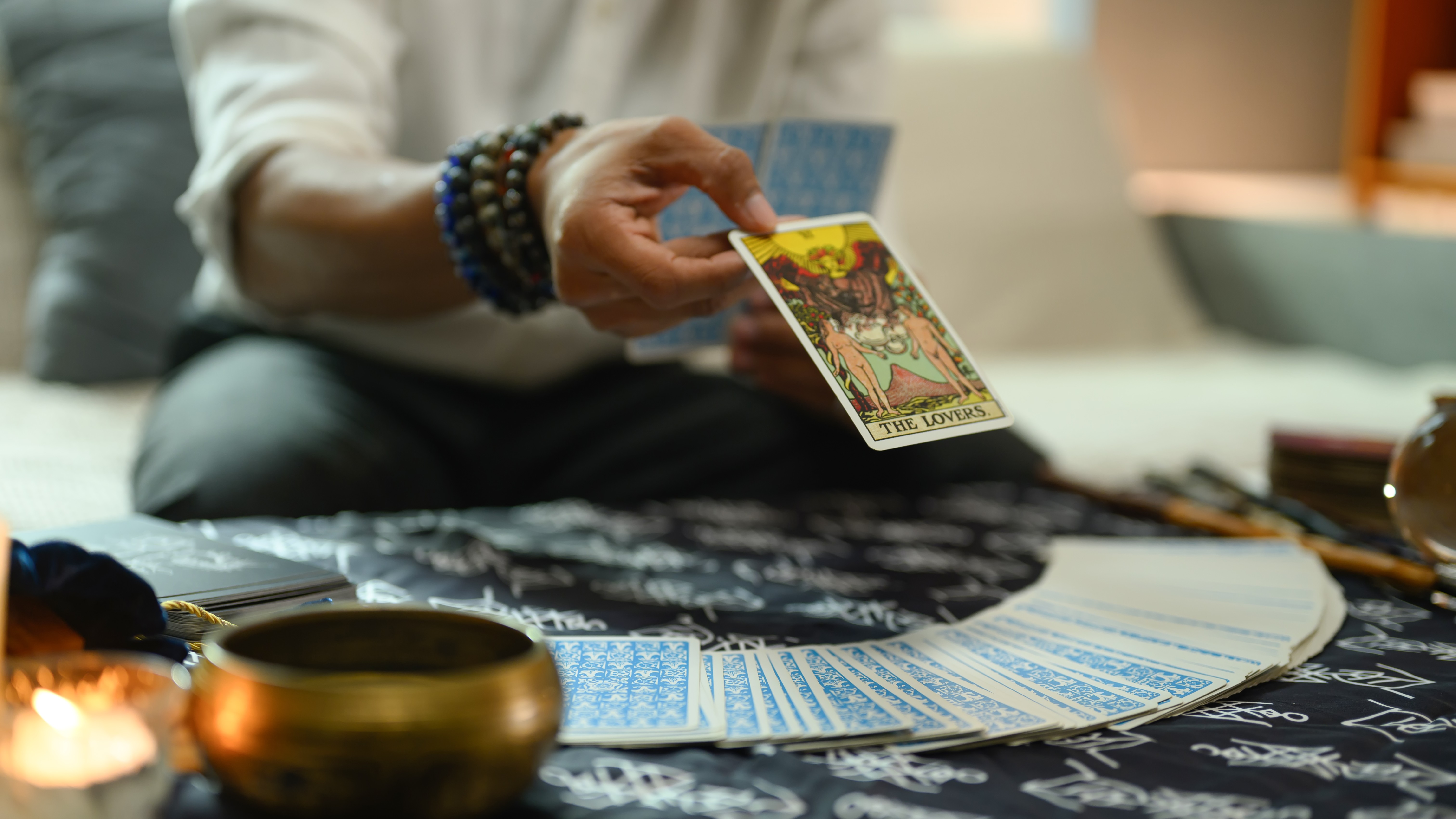 Itt a tarot kártya tanácsa minden csillagjegynek, amelyből egy neked 