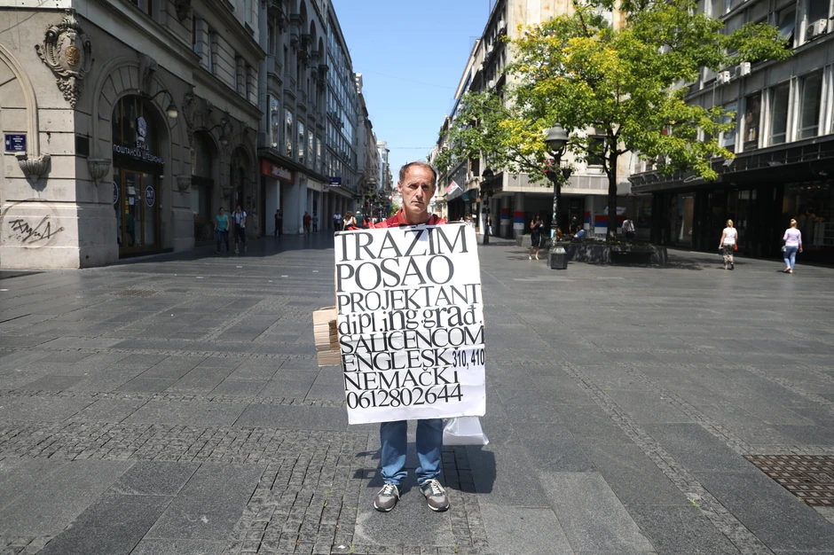 Milan ponovo traži svoje parče hleba na ulici