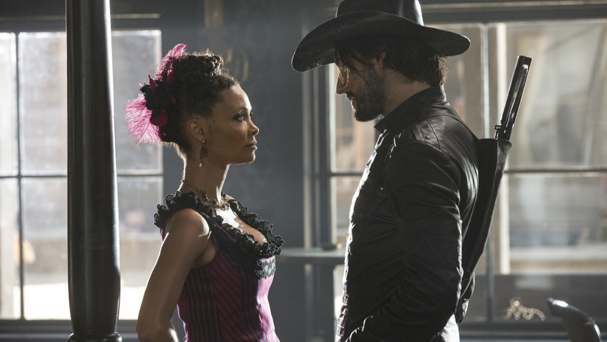 "Westworld": 4. odcinek za nami. Co wydarzyło się w najnowszym epizodzie nowej produkcji HBO? Widzowie dowiedzieli się nowych szczegółów na temat mężczyzny w czerni.