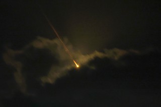 Atak rakietowy na Izrael. Netanjahu: Iran popełnił wielki błąd i za to zapłaci