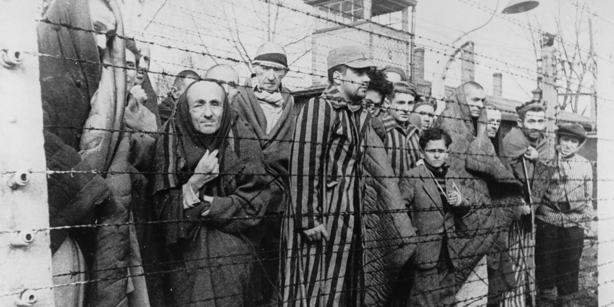 W Auschwitz także żartowano. Jak śmiechem oswajano śmierć