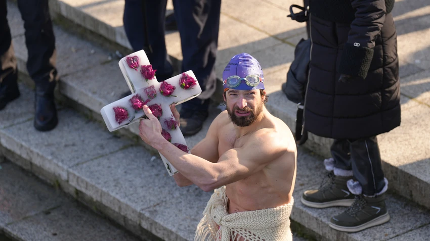 U Čačku prvi do časnog krsta doplivao Lazar Filipovic 