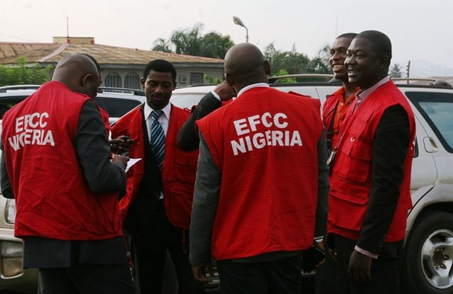 EFCC officials on duty (Punch) 