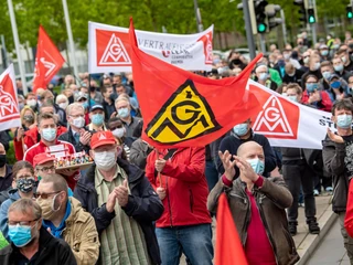 Protest związkowców IG Metall przed fabryką Airbusa. Lider związku zaproponował skrócenie tygodnia pracy do czterech dni