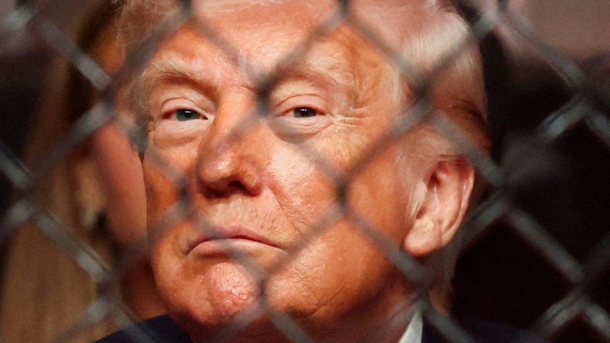 Americký prezident Donald Trump sleduje zápas počas podujatia UFC 327 v Kaseya Center v Miami na Floride v USA 11. apríla 2026.