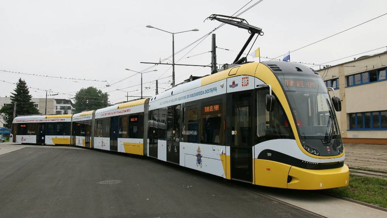 Papież Franciszek jechał tramwajem. Motorniczy zdradza, co go spotkało