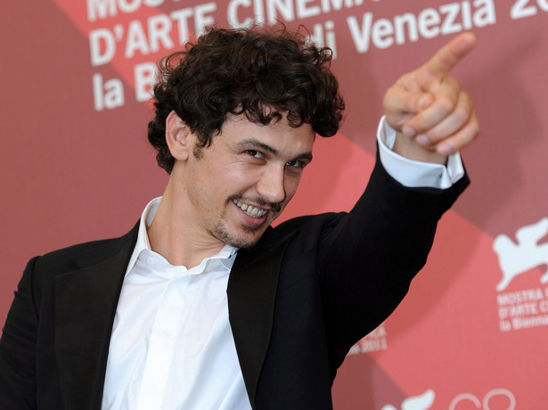 James Franco i dziecię boże w jaskini