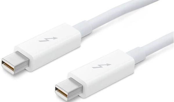 Obecna generacja złącza Thunderbolt korzysta z gniazda mini DisplayPort. Podobno trwają prace nad opracowaniem bardziej kompaktowego rozwiązania