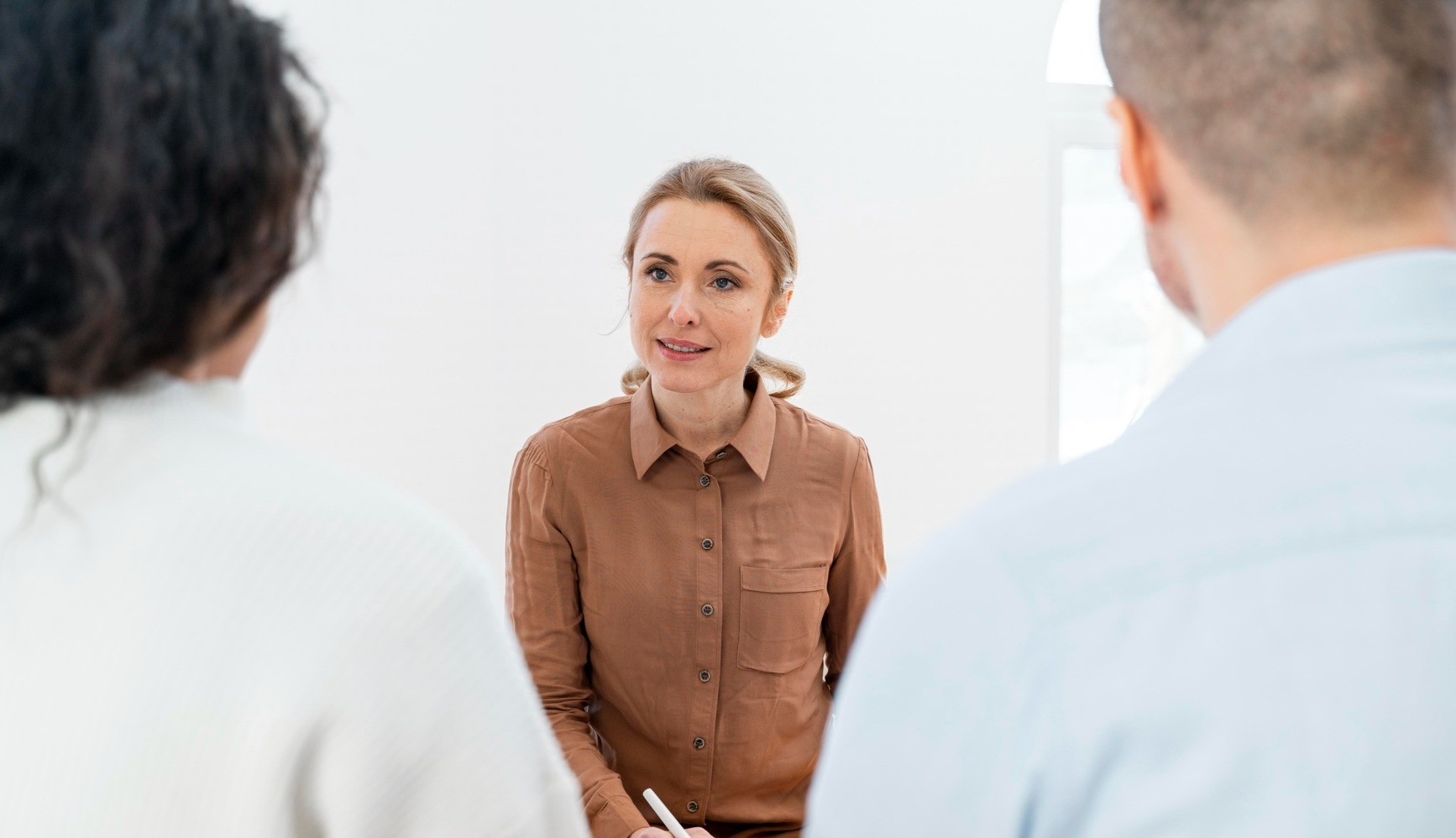 Úprimná komunikácia a záujem o druhého sú základom nezabudnuteľného prvého dojmu.