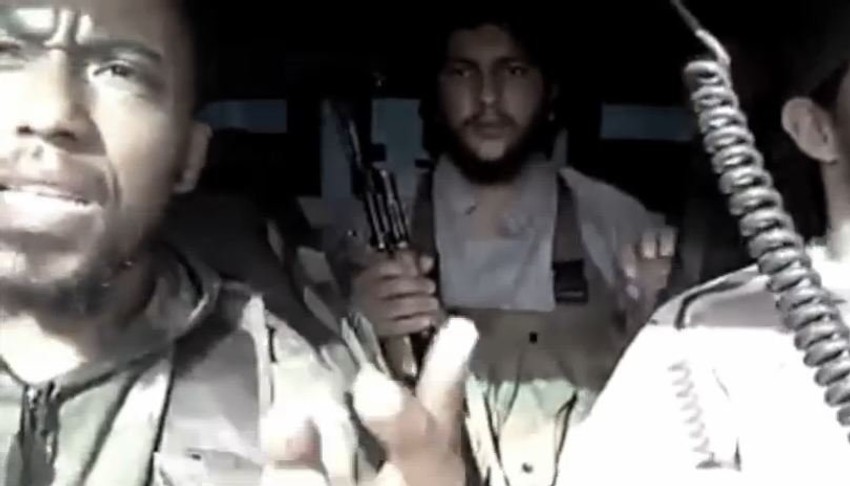 Denis Kuspert (levo) u jednom od videa Islamske države