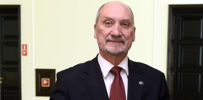 "To wypadek przy pracy". Macierewicz nie ma litości