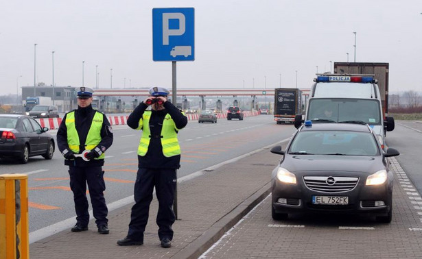 Policja eskortowała auto z rannym dzieckiem. Chłopiec bardzo mocno krwawił