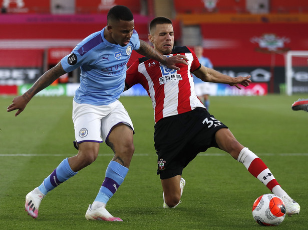 Gabriel Jesus i Jan Bednarek