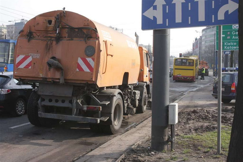 Autobus rozwalił się o odkurzacz