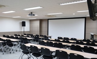 KIS: Wykład może być z 50-proc. kosztami