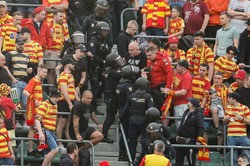 Wstyd! Kibice Jagiellonii w czasie meczu z Betisem bili się z hiszpańską policją