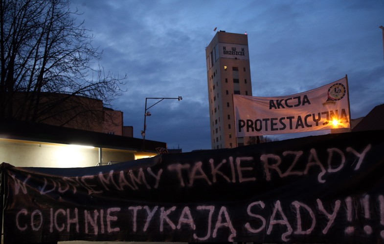 Protestujący górnicy zorganizowali 'Pogrzeb Ewy Kopacz'