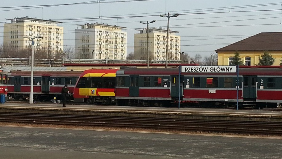Zmieniają się rozkłady jazdy pociągów. Jest to spowodowane głównie z modernizacją linii kolejowych m.in. trasy Kraków- Medyka - informuje Radio Rzeszów.