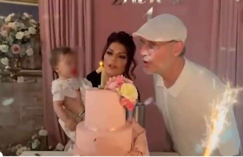 Sanja Maletić sa bebom i mužem