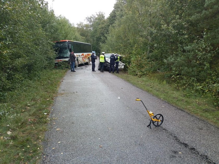 Tragiczny wypadek na Podlasiu. Zderzenie autobusu szkolnego z busem. Jedna osoba nie żyje