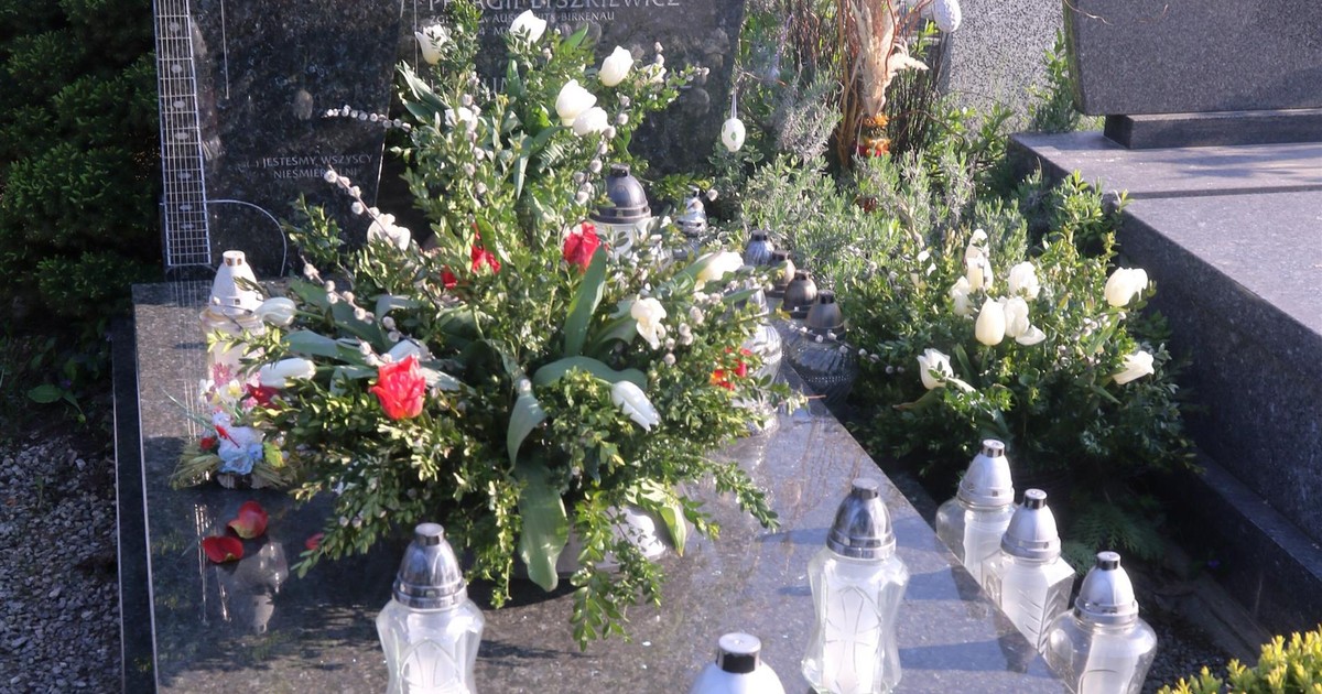 Czym obciążyć stroik na cmentarzu? Te metody sprawią, że ozdoba nie odleci na sąsiedni grób