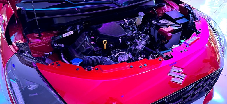 Nowe Suzuki kradnie show i znika w ciemno. Cena? Prosty silnik 1.2 hitem