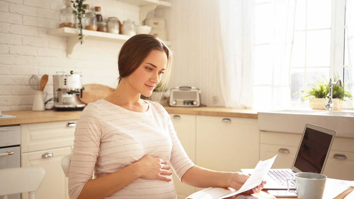 Przedłużenie umowy do dnia porodu: komu przysługuje? Zasiłek macierzyński