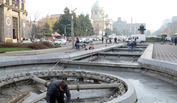 Sređivanje fontane na Trgu Nikole Pašića