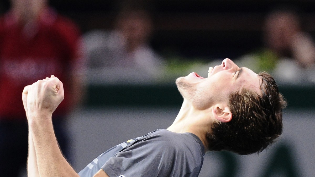 Jerzy Janowicz, który w sobotę awansował do finału tenisowego turnieju halowego ATP Masters 1000 na twardych kortach w Paryżu (pula nagród 2,43 mln euro), został przez zagraniczne media określony mianem "żółtodzioba, który zahipnotyzował Bercy".