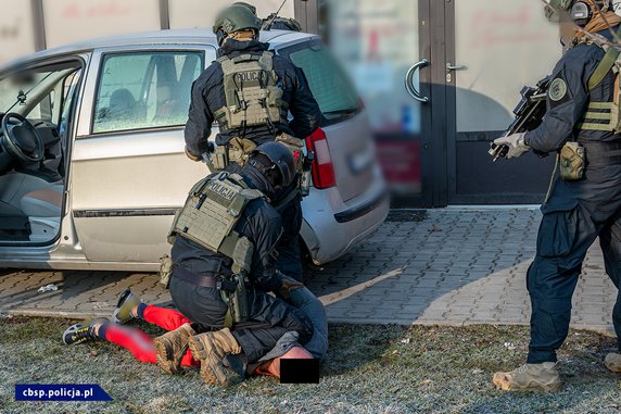 Policja rozbiła grupę, czerpiącą korzyści z nierządu innych