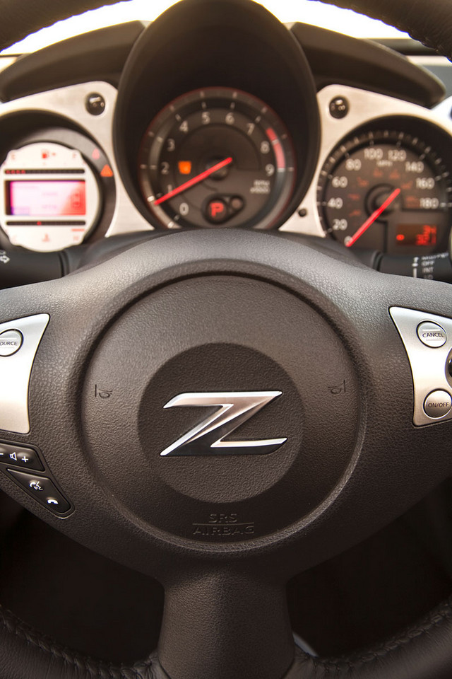 Nowy Jork 2009: Nissan zaprezentował model 370Z Roadster