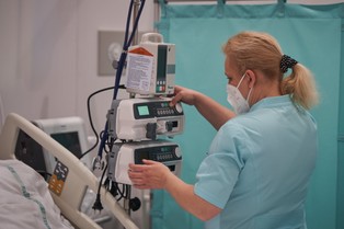 Prof. Gut: Osoby chore w czasie świąt mogą opóźniać pójście do lekarza