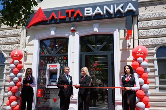 Nova ekspozitura ALTA banke u Kragujevcu: Partnerstvo, briga o zajednici i pokloni za decu bez roditeljskog staranja