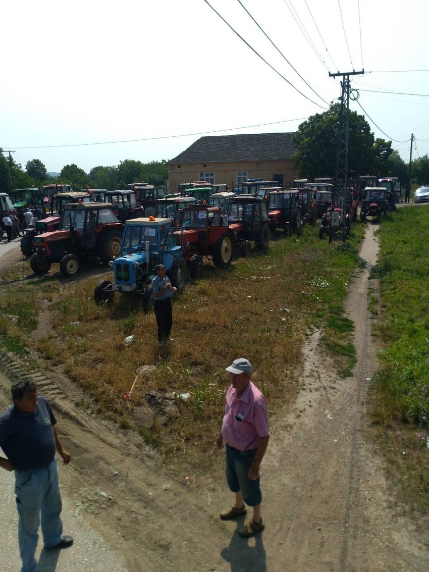 Traktoristi protest protiv poskupljenja goriva