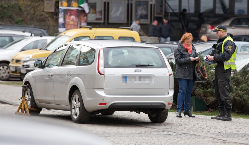 Strażnicy miejscy w Katowicach chcą podwyżek i prowadzą strajk włoski