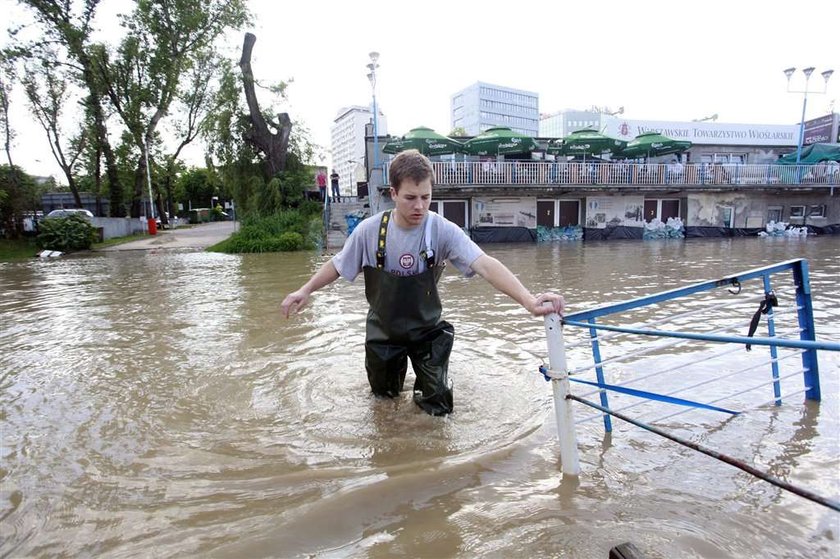 wysoka woda, powódź, warszawa