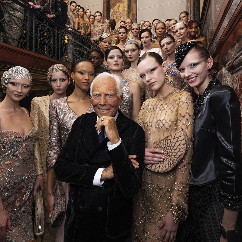 Giorgio Armani oslavuje 20 rokov Haute Couture výstavou.