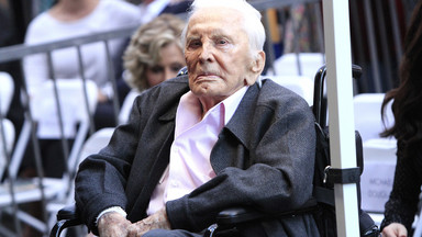 Kirk Douglas skończył 103 lata. Życzenia teściowi złożyła Catherine Zeta-Jones