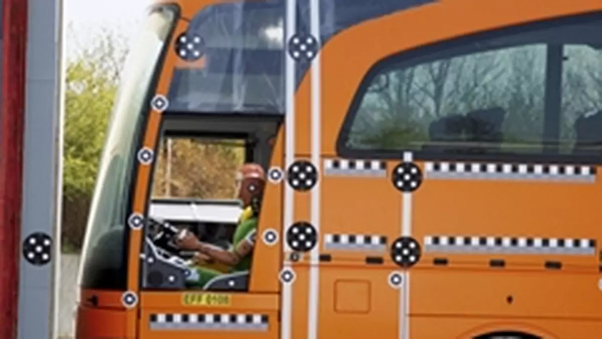 Crashtest autobusu – czy kierowca ma szanse?