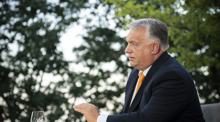 Orbán Viktor interjút adott Tucker Carlsonnak / Fotó: MTI/Miniszterelnöki Sajtóiroda/Benko Vivien Cher