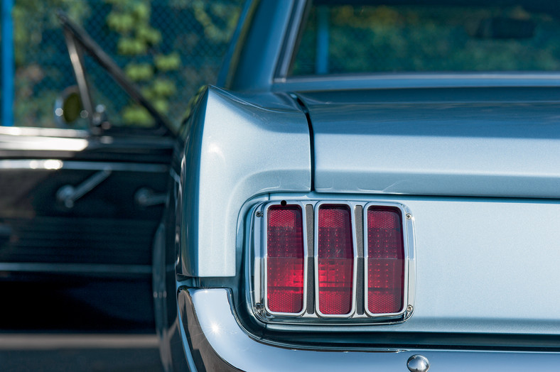 Ford Mustang Coupe 289 - galopujący klasyk