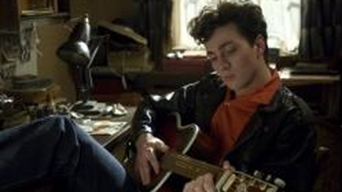 Paul Mccartney nie obejrzał jeszcze filmu "Nowhere Boy" o dzieciństwie Johna Lennona, ponieważ uważa, że aktor grający jego postać jest za niski.