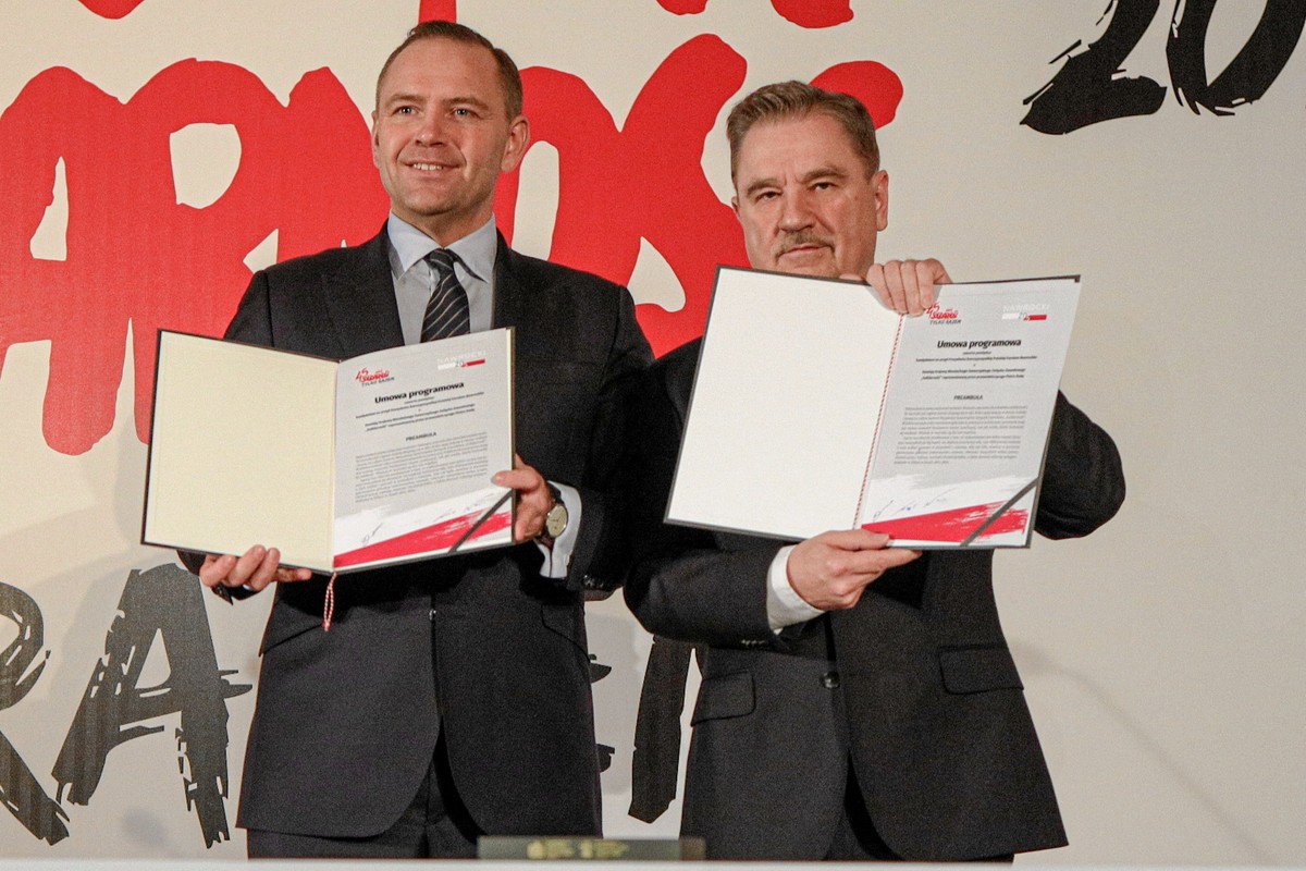 Podpisanie umowy programowej pomiędzy Karolem Nawrockim a Komisja Krajowa NSZZ "Solidarnosc"