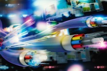 Koniec z powolnym internetem. UE stawia na światłowody. Za trzy lata miedziane kable mają zniknąć