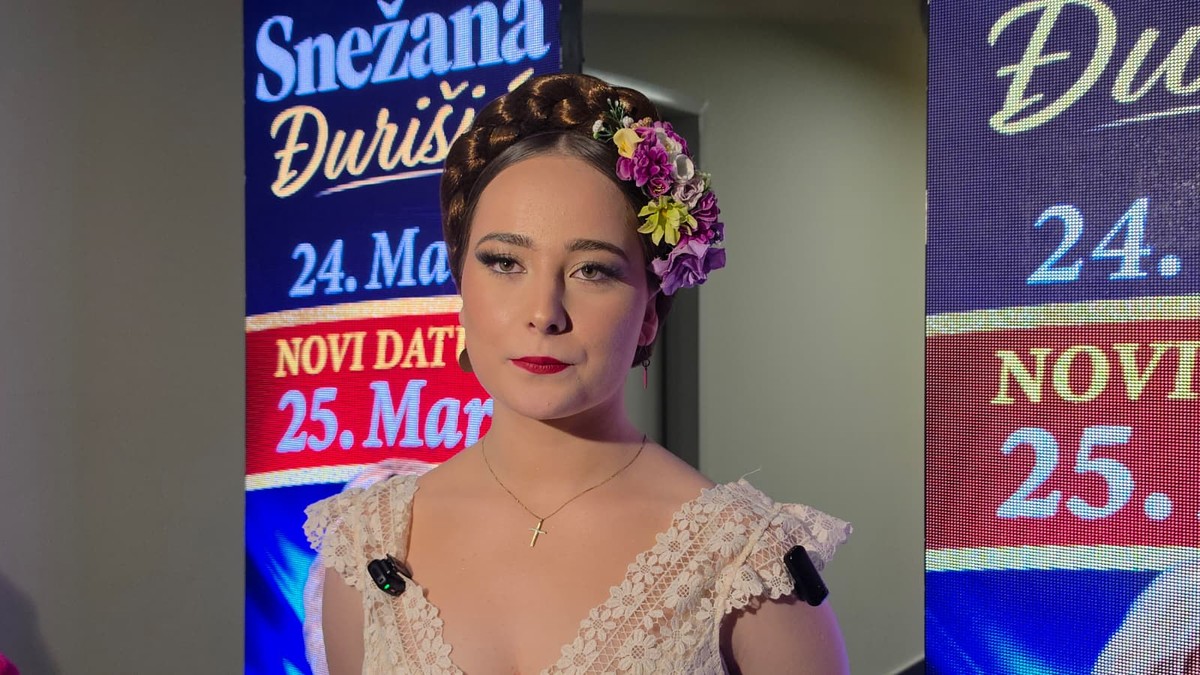 Unuka Snežane Đurišić, Lana Gvozdenović